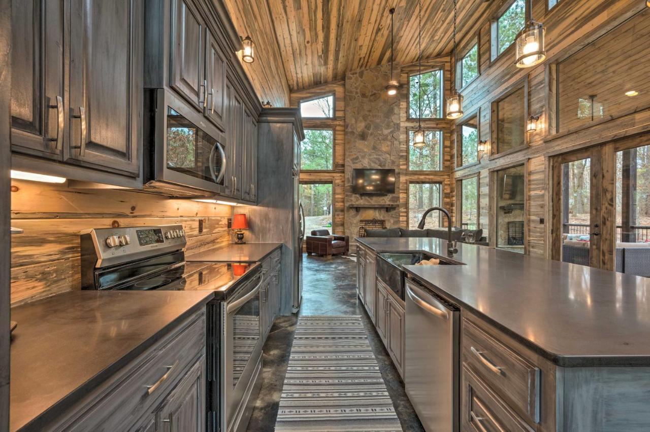 Luxury Cabin In The Woods With Hot Tub And Yard Games! Broken Bow Eksteriør billede