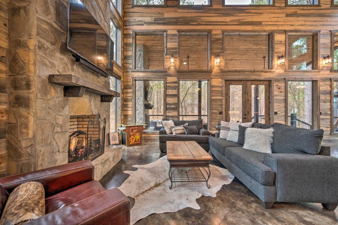 Luxury Cabin In The Woods With Hot Tub And Yard Games! Broken Bow Eksteriør billede