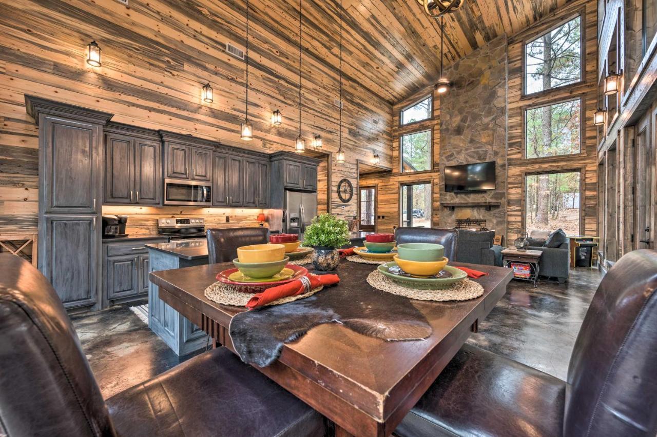 Luxury Cabin In The Woods With Hot Tub And Yard Games! Broken Bow Eksteriør billede