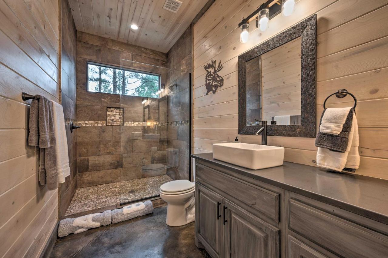 Luxury Cabin In The Woods With Hot Tub And Yard Games! Broken Bow Eksteriør billede