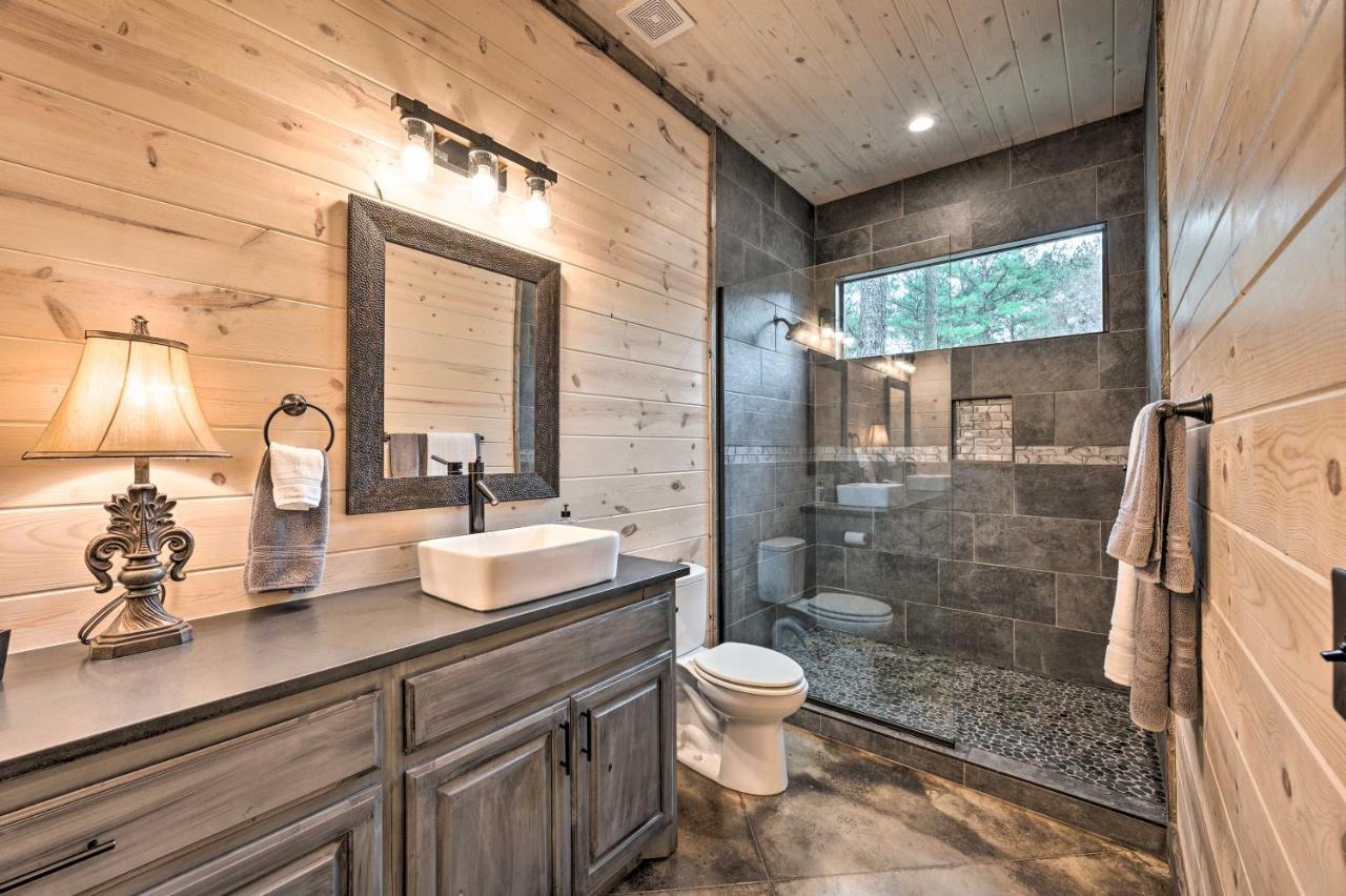 Luxury Cabin In The Woods With Hot Tub And Yard Games! Broken Bow Eksteriør billede